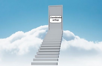 zamkniete-drzwi-na-szczycie-schodow-na-niebie_13339-211361