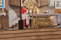 Mężczyźni w kościele 