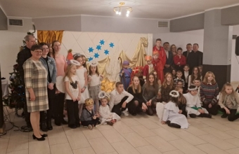 Dzieci ze świetlicy parafialnej wraz z opiekunami