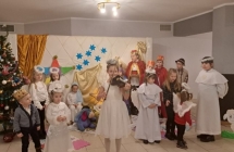 Dzieci ze świetlicy parafialnej wraz z opiekunami