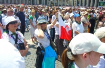 Wierni na placu św. Piotra