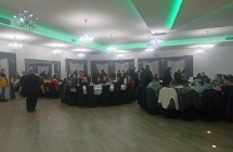 Mlodziez w restauracji