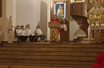 Ksiadz przy ambonie
