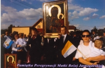 Ikona Jasnogórska niesiona przez mieszkańców 