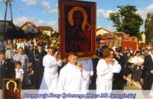 Ikona Jasnogórska niesiona w uroczystej procesji 