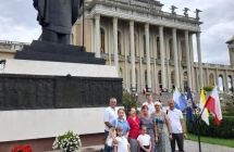 Pamiatkowe zdjecie rodzin 